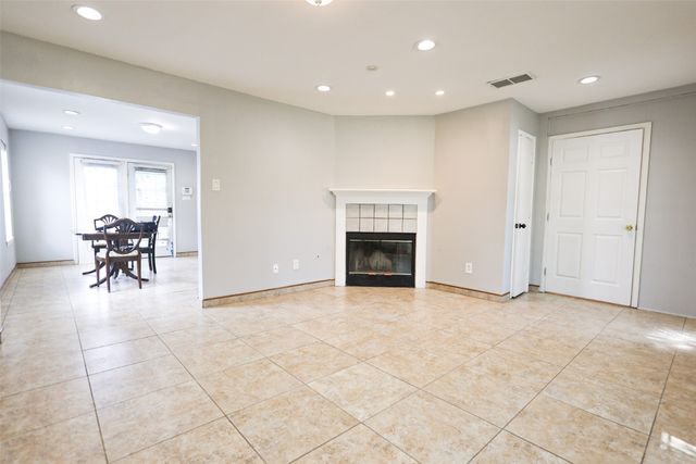 815 Valleycreek Road, Mesquite, TX 75181