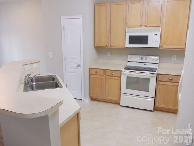 8488 Chaceview Court, Charlotte, NC 28269