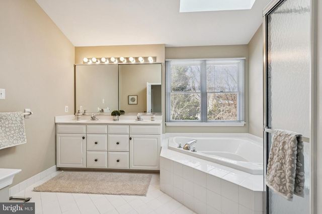 49 BROOKS RD, Moorestown, NJ 08057