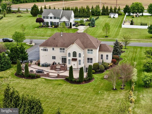16 GABRIELLE CIR, Swedesboro, NJ 08085