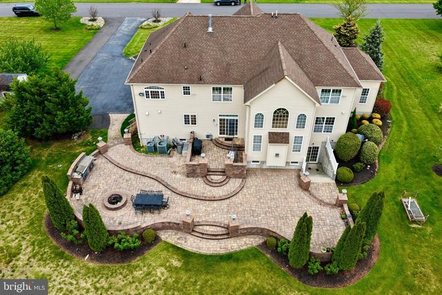 16 GABRIELLE CIR, Swedesboro, NJ 08085