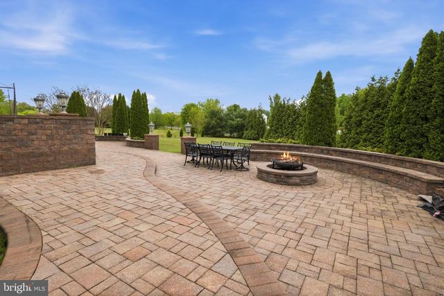 16 GABRIELLE CIR, Swedesboro, NJ 08085