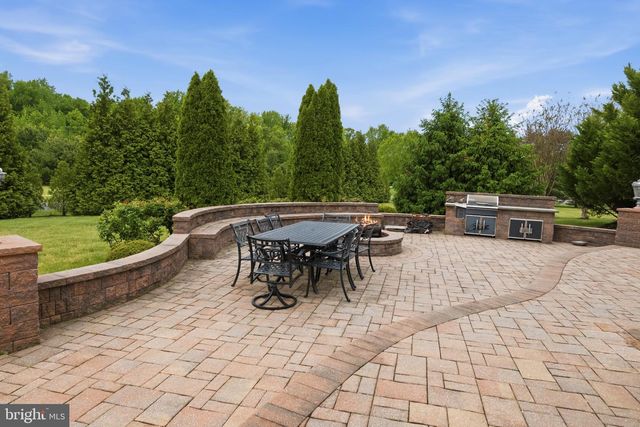 16 GABRIELLE CIR, Swedesboro, NJ 08085