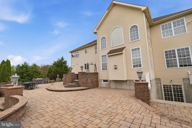 16 GABRIELLE CIR, Swedesboro, NJ 08085