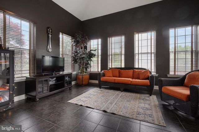 16 GABRIELLE CIR, Swedesboro, NJ 08085