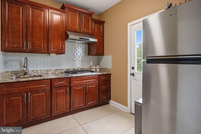 16 GABRIELLE CIR, Swedesboro, NJ 08085