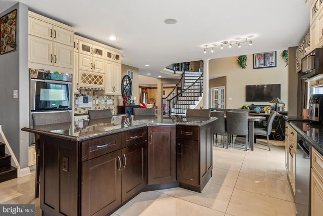 16 GABRIELLE CIR, Swedesboro, NJ 08085