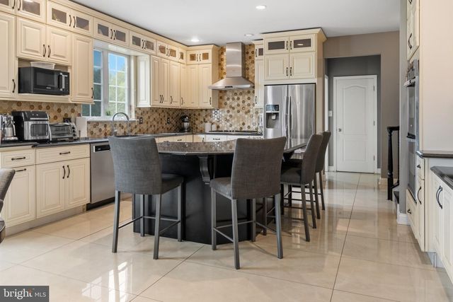 16 GABRIELLE CIR, Swedesboro, NJ 08085