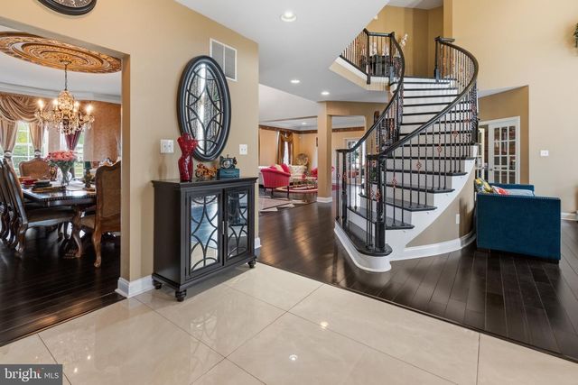 16 GABRIELLE CIR, Swedesboro, NJ 08085