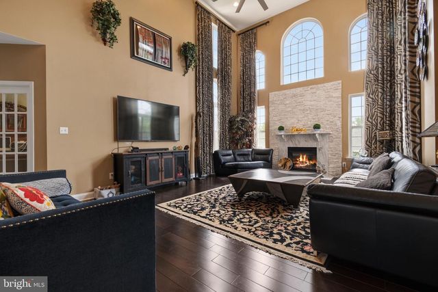 16 GABRIELLE CIR, Swedesboro, NJ 08085