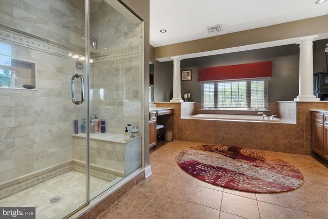 16 GABRIELLE CIR, Swedesboro, NJ 08085