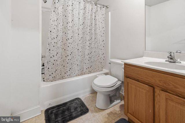 16 GABRIELLE CIR, Swedesboro, NJ 08085