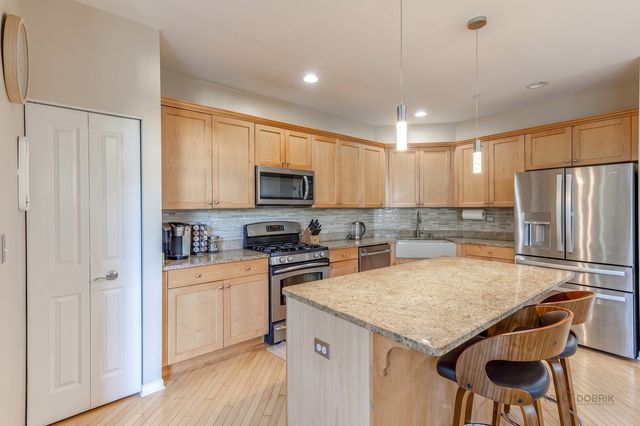 2498 Waterbury Lane, Buffalo Grove, IL 60089