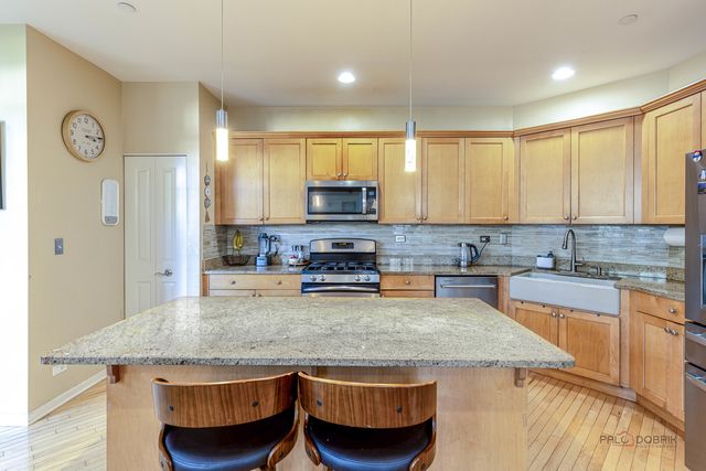 2498 Waterbury Lane, Buffalo Grove, IL 60089
