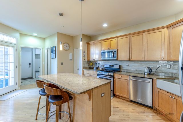2498 Waterbury Lane, Buffalo Grove, IL 60089