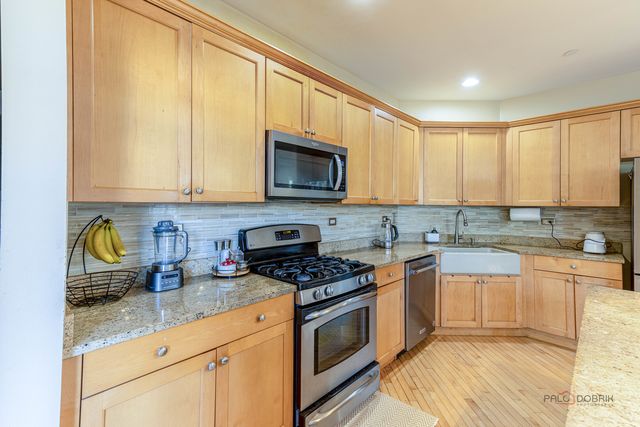 2498 Waterbury Lane, Buffalo Grove, IL 60089