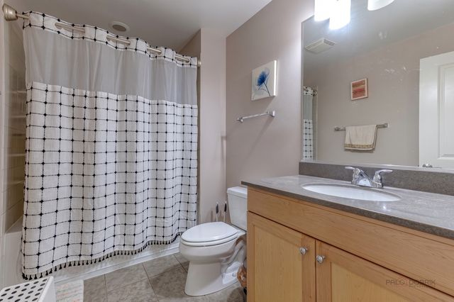 2498 Waterbury Lane, Buffalo Grove, IL 60089
