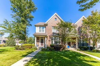 2498 Waterbury Lane, Buffalo Grove, IL 60089