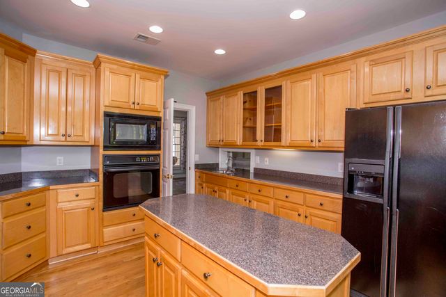 31 Rocky Circle NE, White, GA 30184