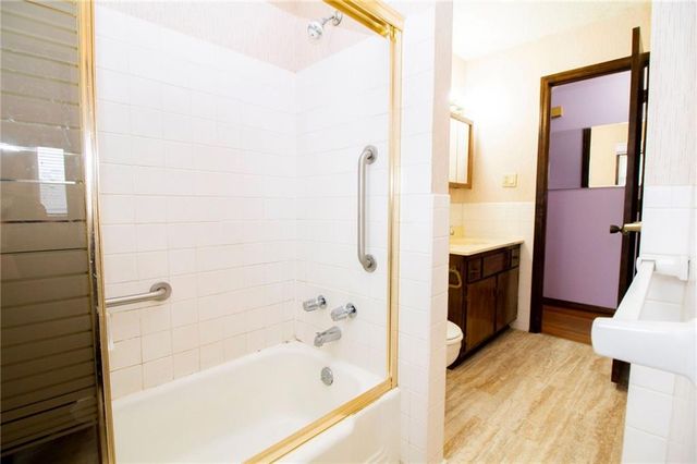 9311 W 95th Street, Overland Park, KS 66212