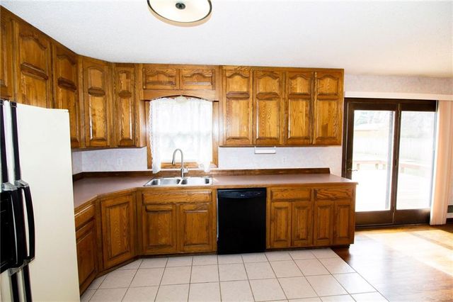 9311 W 95th Street, Overland Park, KS 66212