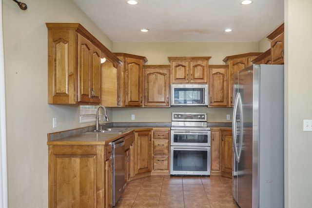 1083 E Daisy Falls Drive, Nixa, MO 65714
