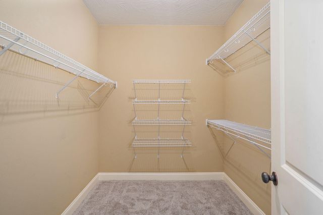 1083 E Daisy Falls Drive, Nixa, MO 65714