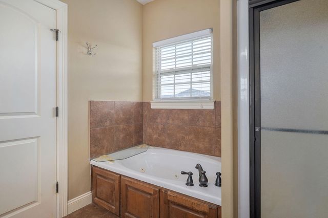1083 E Daisy Falls Drive, Nixa, MO 65714