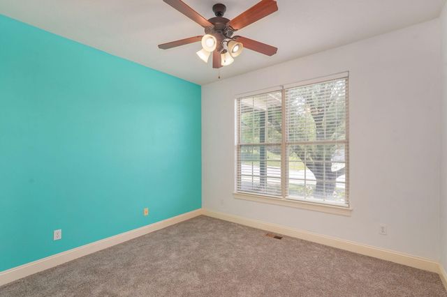 1083 E Daisy Falls Drive, Nixa, MO 65714