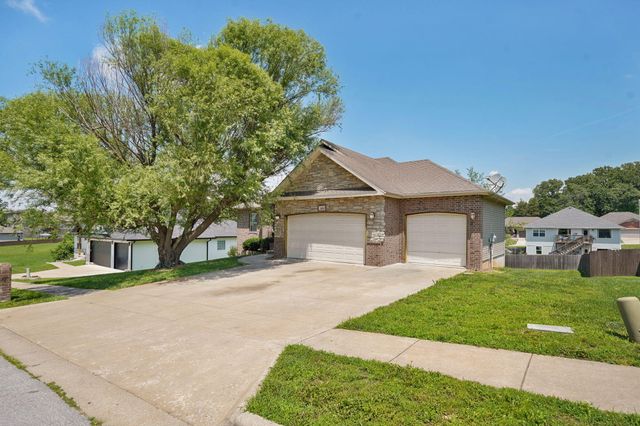 1083 E Daisy Falls Drive, Nixa, MO 65714