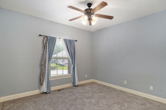 1083 E Daisy Falls Drive, Nixa, MO 65714
