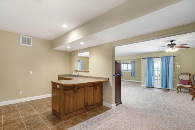 1083 E Daisy Falls Drive, Nixa, MO 65714