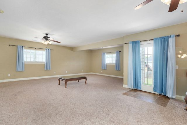 1083 E Daisy Falls Drive, Nixa, MO 65714