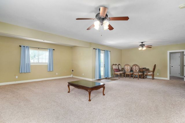 1083 E Daisy Falls Drive, Nixa, MO 65714