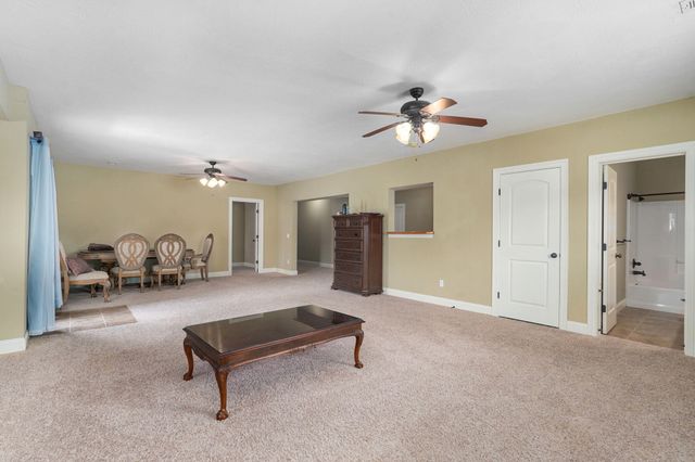 1083 E Daisy Falls Drive, Nixa, MO 65714