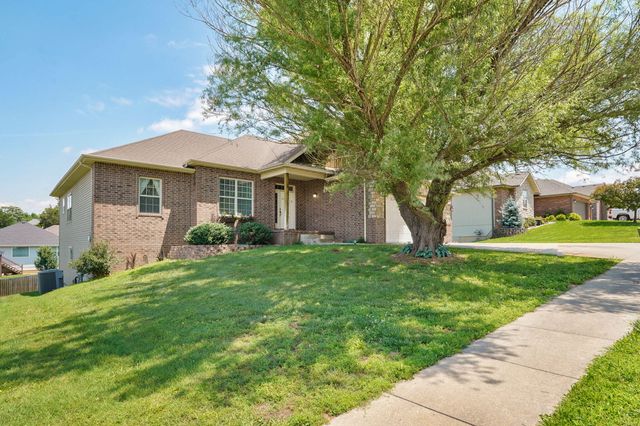 1083 E Daisy Falls Drive, Nixa, MO 65714