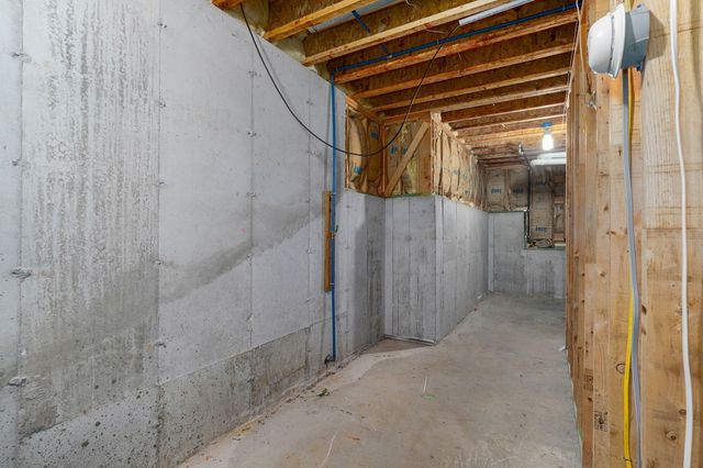 1083 E Daisy Falls Drive, Nixa, MO 65714