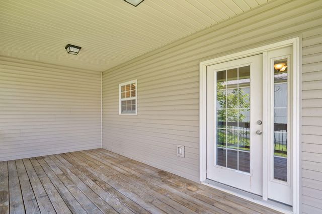 1083 E Daisy Falls Drive, Nixa, MO 65714