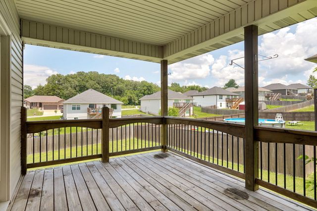 1083 E Daisy Falls Drive, Nixa, MO 65714