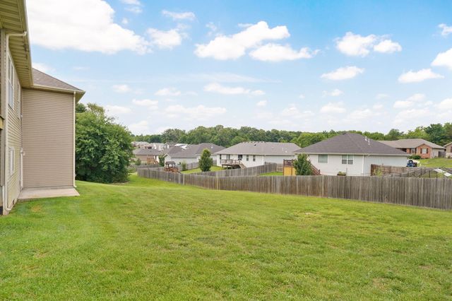 1083 E Daisy Falls Drive, Nixa, MO 65714