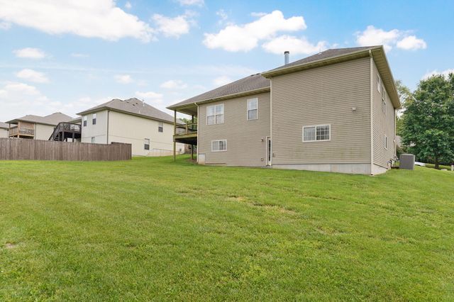 1083 E Daisy Falls Drive, Nixa, MO 65714