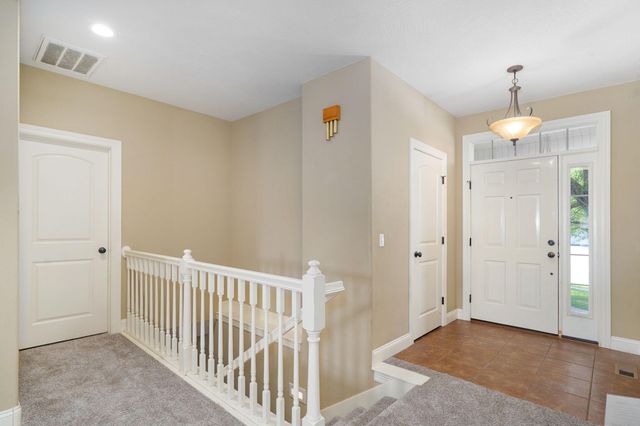 1083 E Daisy Falls Drive, Nixa, MO 65714