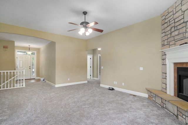 1083 E Daisy Falls Drive, Nixa, MO 65714
