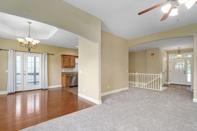 1083 E Daisy Falls Drive, Nixa, MO 65714