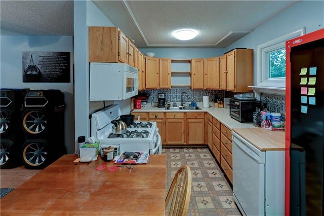 16607 E 2nd N Street, Independence, MO 64056