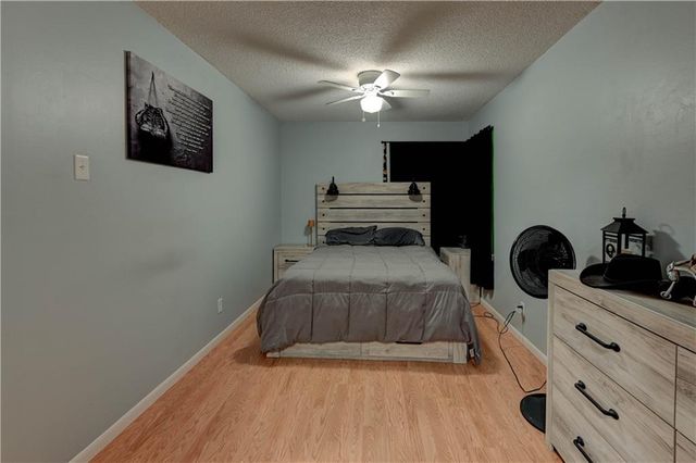 16607 E 2nd N Street, Independence, MO 64056