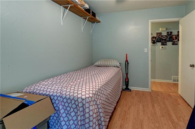 16607 E 2nd N Street, Independence, MO 64056