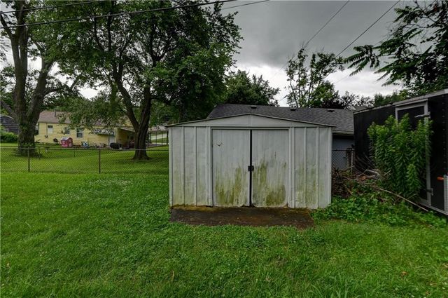 16607 E 2nd N Street, Independence, MO 64056