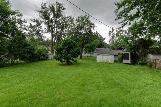16607 E 2nd N Street, Independence, MO 64056