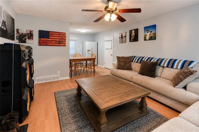 16607 E 2nd N Street, Independence, MO 64056